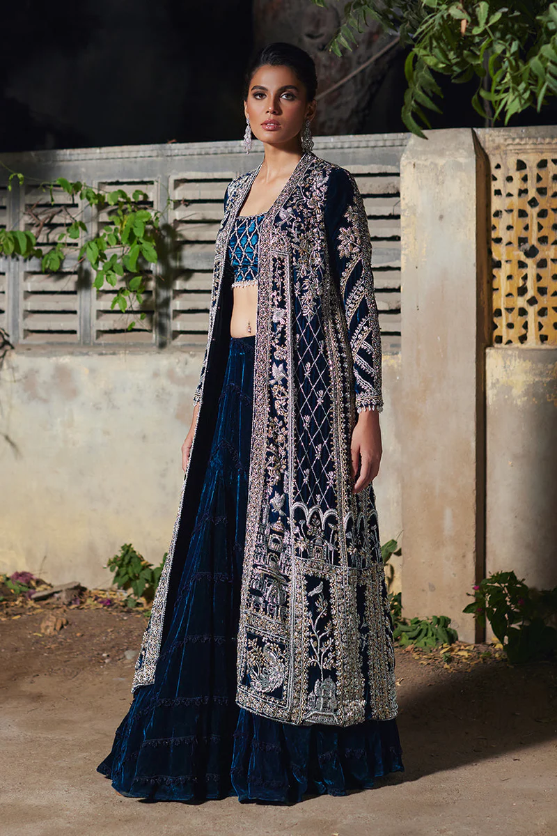 047A7496-1.webp Front Open Gown Pure Velvet Dress