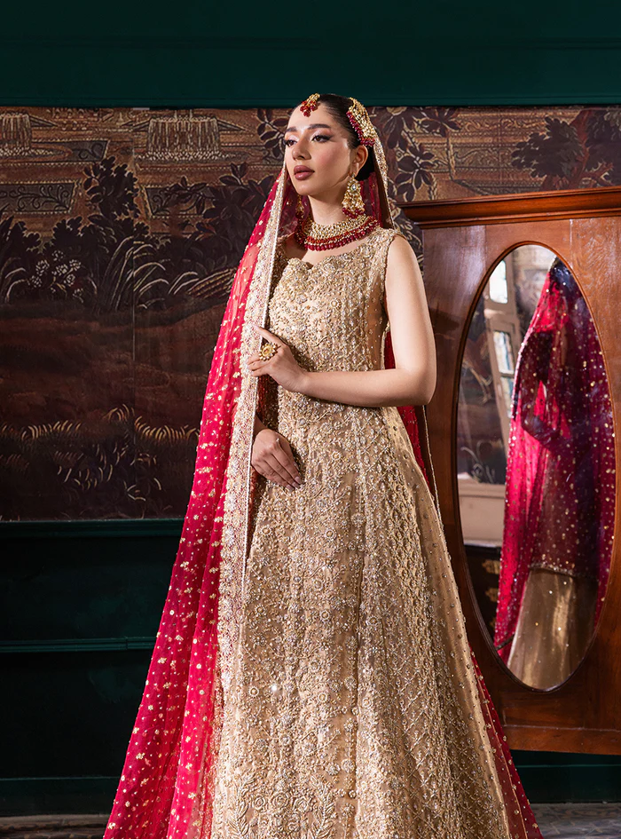 051A8285-1.webp Bridal Made in an Exquisite Gold Tissue Lama Fabric