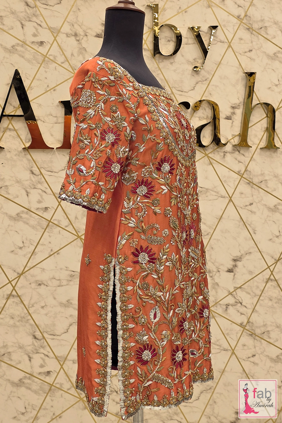 Full view mannequin display of rust shirt with magenta net dupatta Full view mannequin display of rust shirt with magenta net dupatta